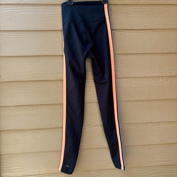 Splits59 Gloria High Waist Techflex 7/8 Legging in Black & Jacinthe Size XS - Picture 4 of 9